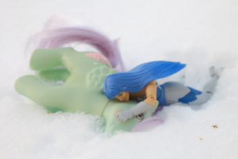 Peppermint Crunch and Frosta having Winter Fun