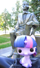 Twilight Sparkle and statue