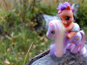 Baby Scootaloo Riding Fluttershy