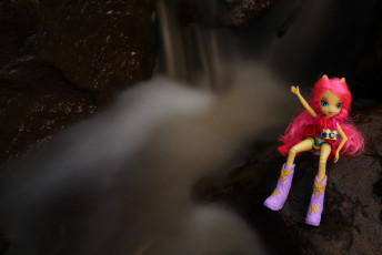 Fluttershy in a cave