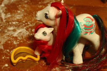 Baking Christmas ponies