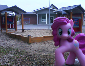 Pinkie Pie in front of pre-school