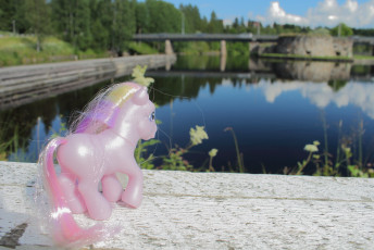 Fluttershy Looking at Kajaani river and Kajaani castle